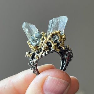 Crystal Point black & gold statement ring. Sz 7